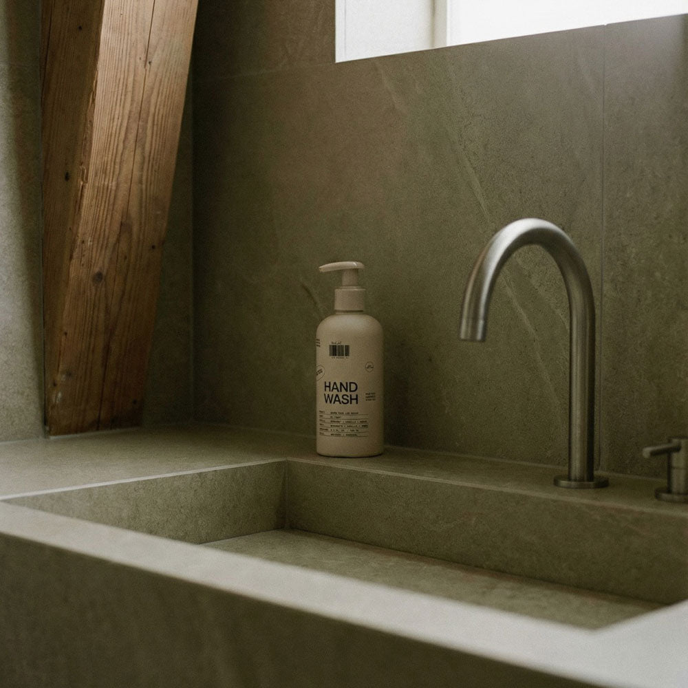 01 "Taunt" – Hand Wash