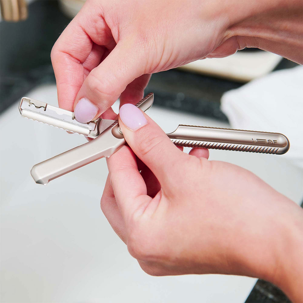Leaf Shave Leaf Dermaplaner – Silver