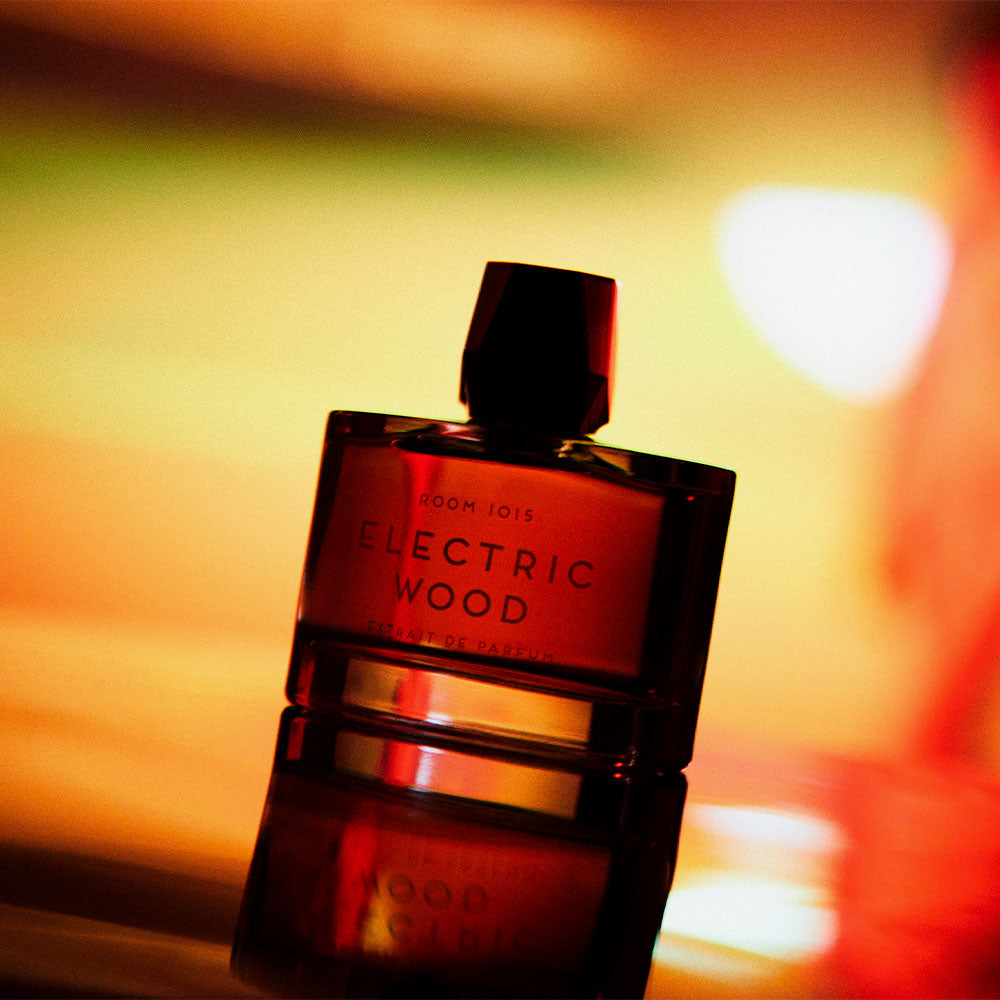 Room 1015 Electric Wood – Extrait de Parfum – 100ml von Jerome Di Marino in der Duftnote Creamy, Woody-Smoky, Spicy