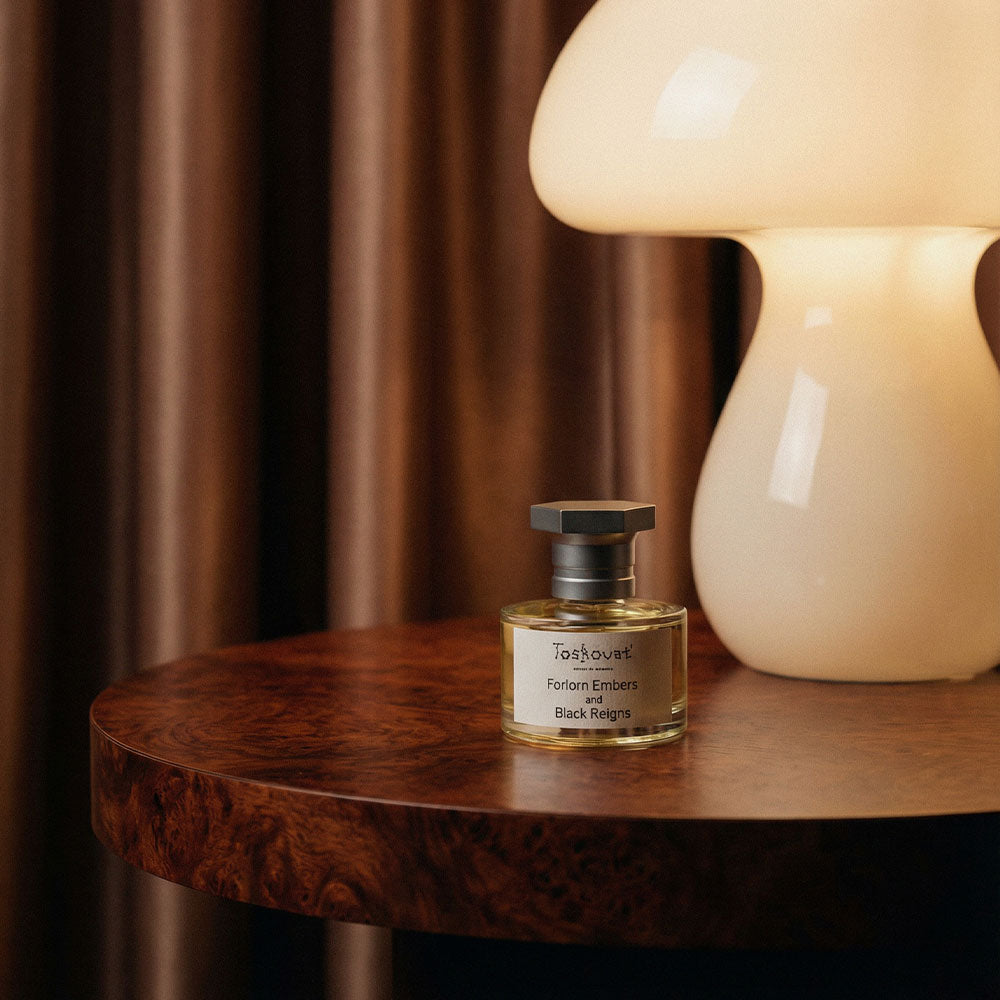 Toskovat Forlorn Embers & Black Reigns – Extrait de Parfum – 60ml von David-Lev Jipa Slivinschi in der Duftnote Woody, Gourmand, Smoky