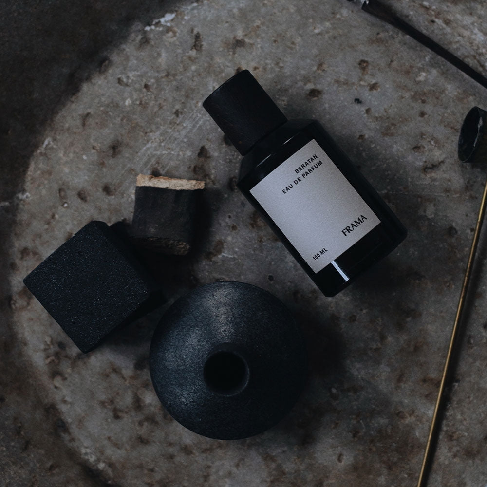 Frama Beratan – Eau de Parfum – Sample von Lena Norling in der Duftnote Spicy, Woody-Citrus