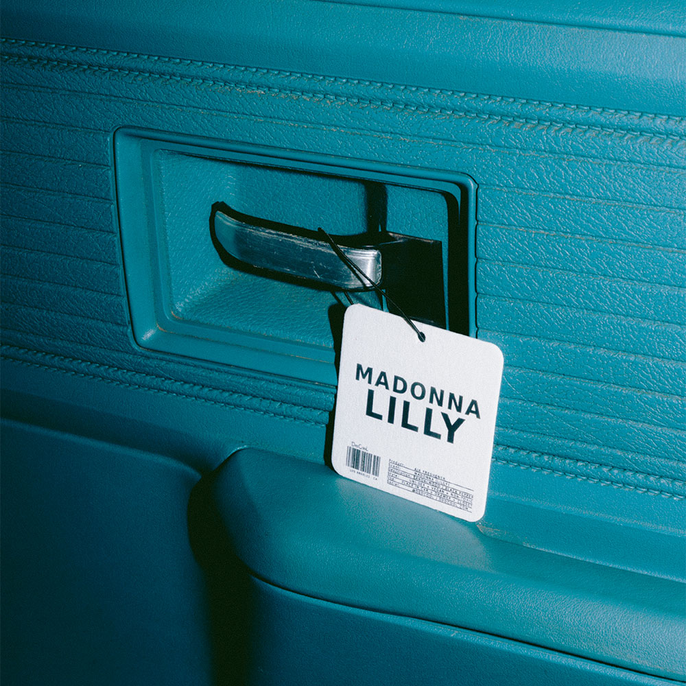 DedCool Madonna Lilly – Air Freshener in der Duftnote Spicy, Woody, Resinous