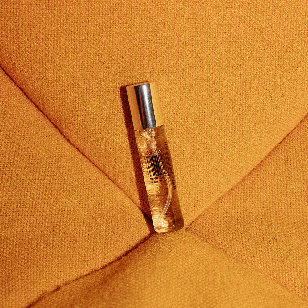 DedCool 03 "Blonde" – Eau de Parfum – 15ml von Carina Chaz in der Duftnote Woody, Leathery, Fruity