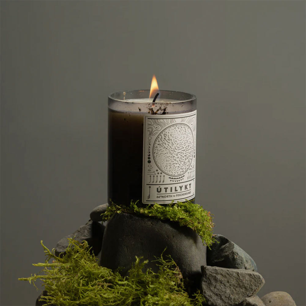 Fischersund X 66 North – Útilykt – Candle von Jon Thor Birgisson in der Duftnote Woody-Green