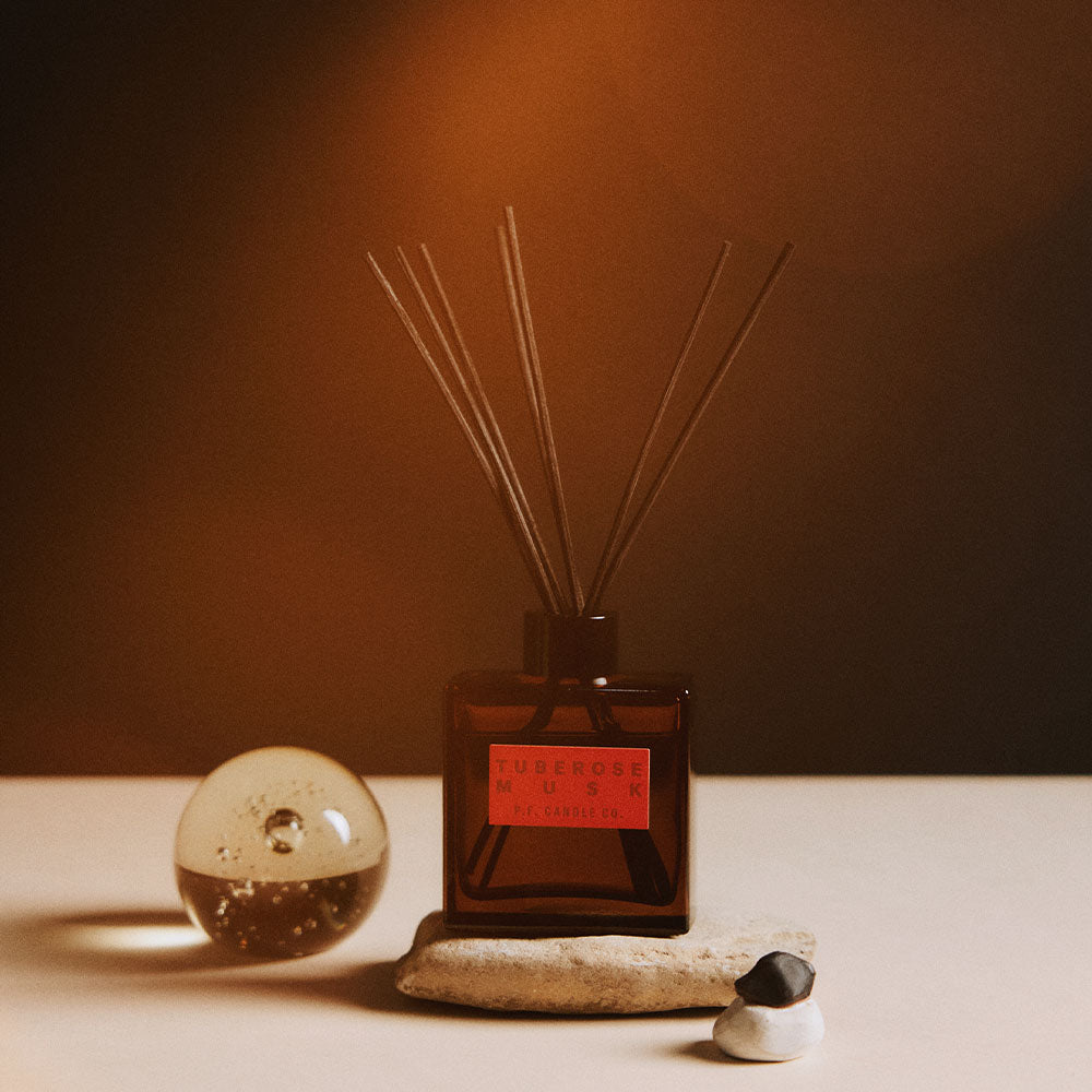 P.F. Candle Co. Hi-Fi Line: Tuberose Musk – Reed Diffuser in der Duftnote Floral-Green